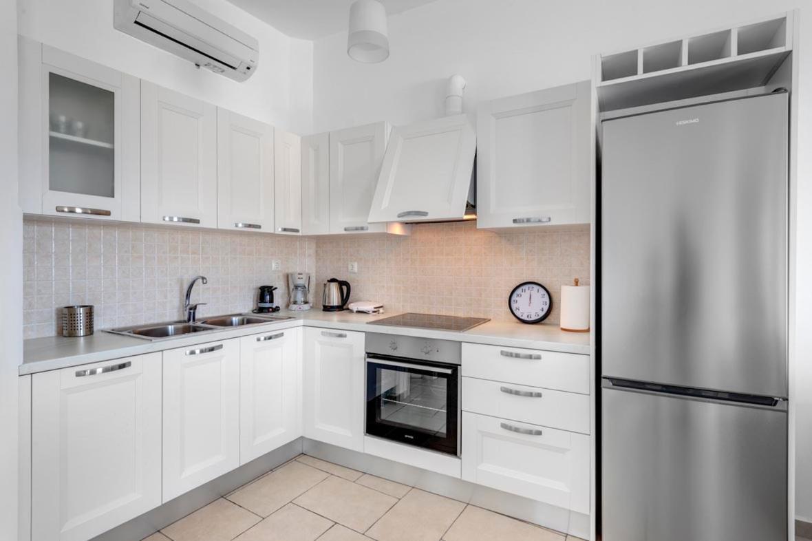 Waterview Apartments Kini Zewnętrze zdjęcie